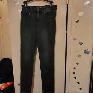 VELLA JEANS
